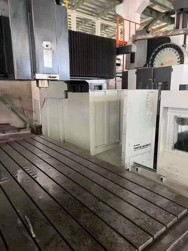 仓库刚过到货18年海天4028龙门加工中心 工作台2X4 门.