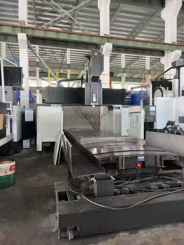 仓库刚过到货18年海天4028龙门加工中心 工作台2X4 门.