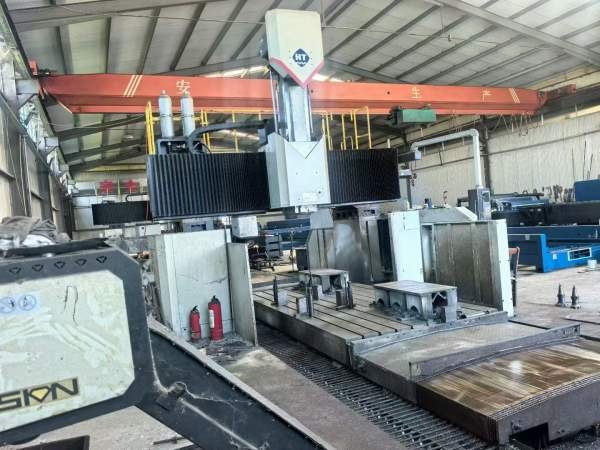 海天4028数控龙门，带全自动侧铣头工作台42米，门宽2..