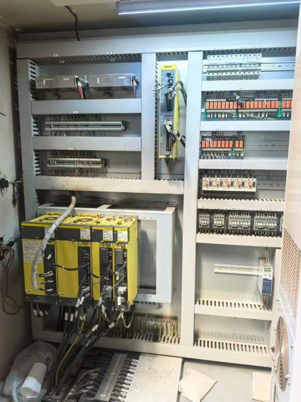 海天4028数控龙门，带全自动侧铣头工作台42米，门宽2..