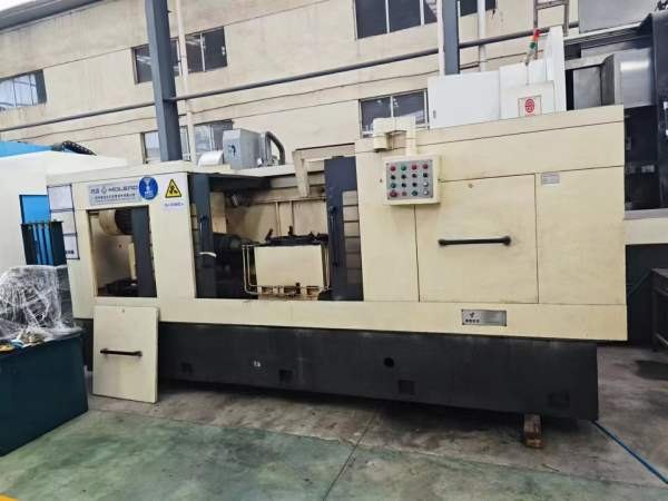 两个大镗头，滑台，液压站，油冷机可拆开卖，有人要联.