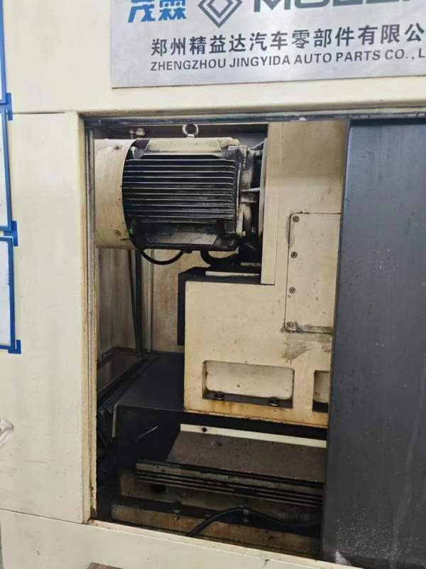 两个大镗头，滑台，液压站，油冷机可拆开卖，有人要联.