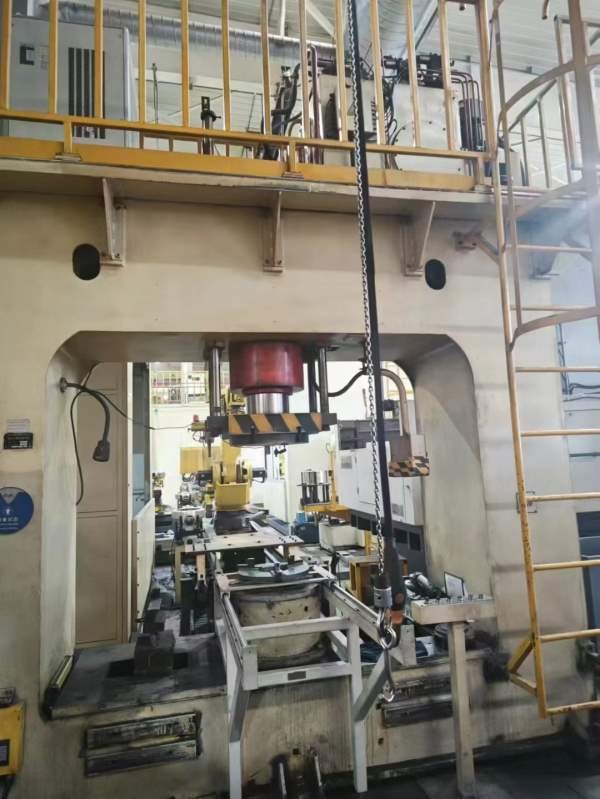 3500一吨卖160T龙门式校直液压机，完好少用。