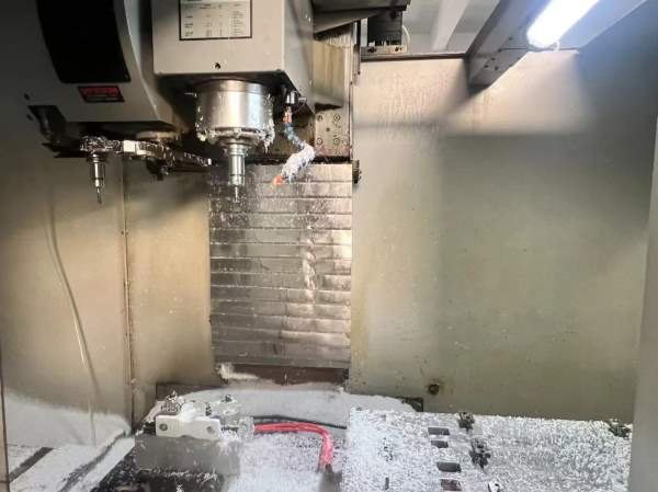 原装丽伟V-40加工中心三轴线轨，发那科md系统，阿尔法.