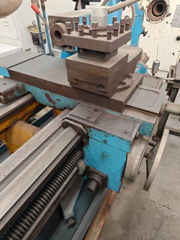 安阳鑫盛61632米普车一台，导轨550宽，带中心架，跟刀.