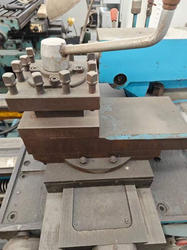 安阳鑫盛61632米普车一台，导轨550宽，带中心架，跟刀.