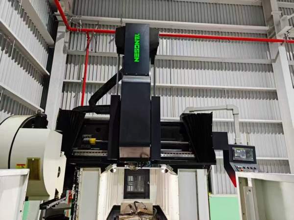 还有一台准新的扬森2013龙门加工中心