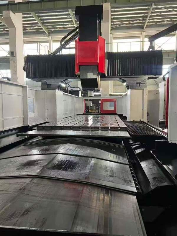 新到23年巨高4025龙门，工作台：1.9米4米1，门宽2.5米.