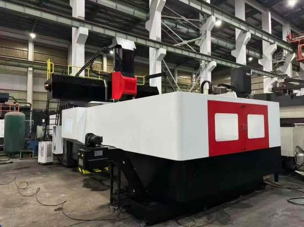 新到23年巨高4025龙门，工作台：1.9米4米1，门宽2.5米.