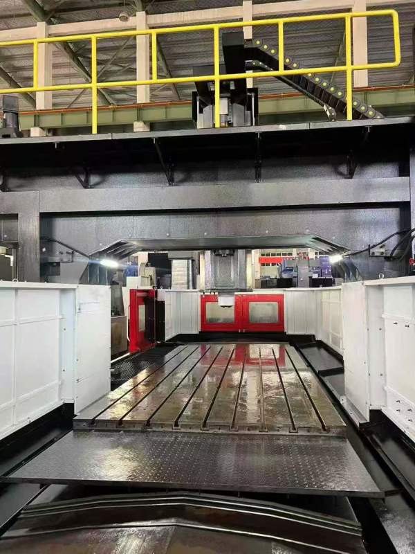 新到23年巨高4025龙门，工作台：1.9米4米1，门宽2.5米.