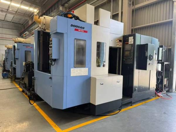 韩国原装斗山HM500双工位卧加 FANUC31i系统 BT50齿轮.