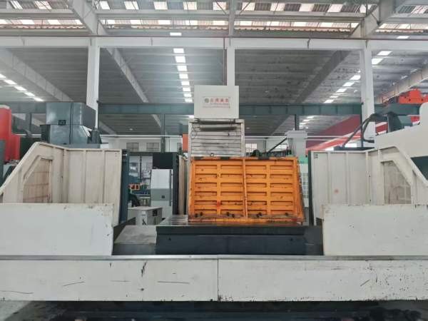 台湾嘉胜1710粗框机一台，三轴硬轨，三菱M70系统，BT5.