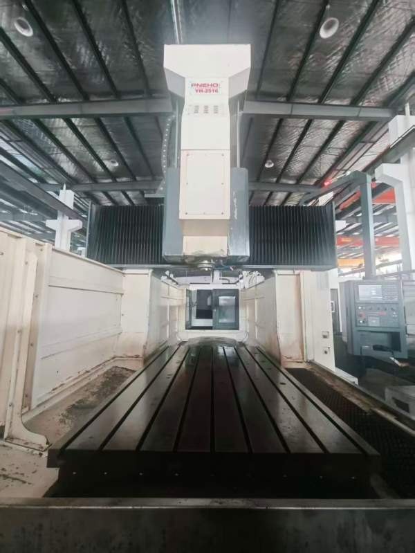 昆山鹏逸豪YH-2516数控龙门铣一台，22年生产，发那科M.