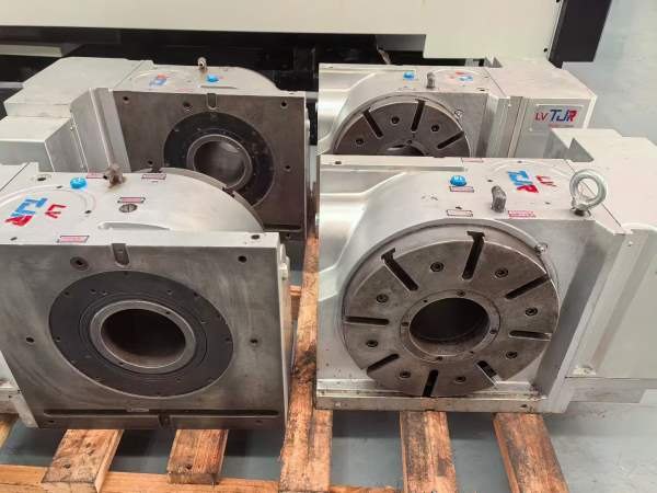 同款四套谭佳320四轴，两套配三菱系统，两套发那科系.