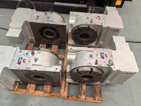 同款四套谭佳320四轴，两套配三菱系统，两套发那科系.