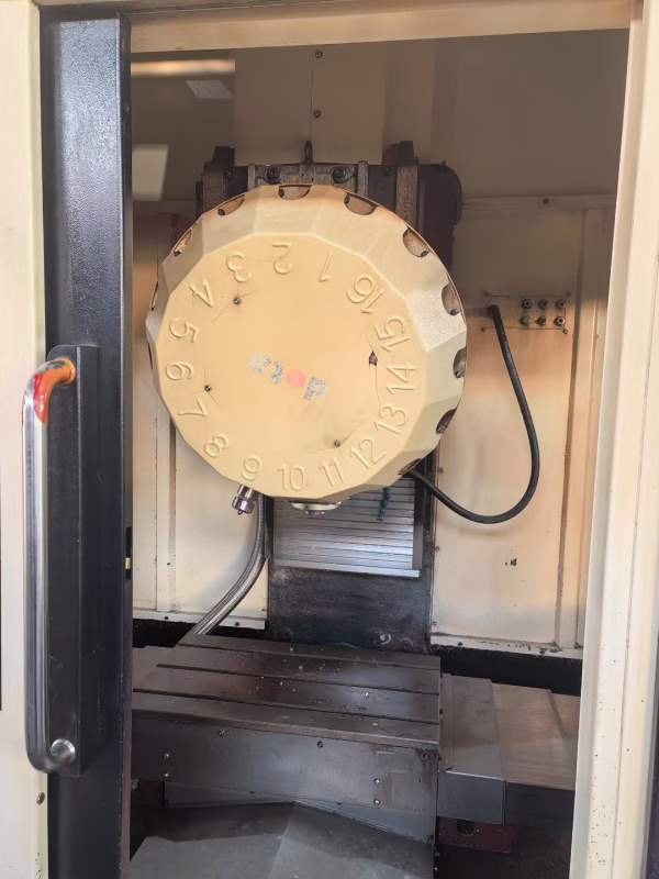 乔锋钻攻中心，16把刀，20000转，发那科系统，小几万.