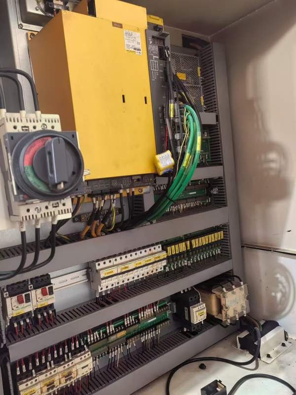 乔锋钻攻中心，16把刀，20000转，发那科系统，小几万.