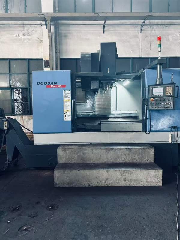 斗山545加工中心。链排，发那科系统，精度2丝，价格便.