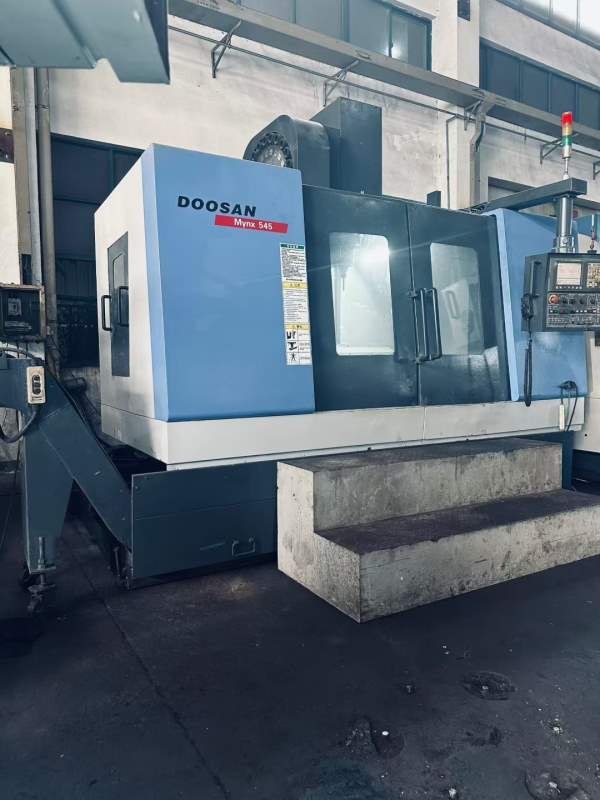 斗山545加工中心。链排，发那科系统，精度2丝，价格便.