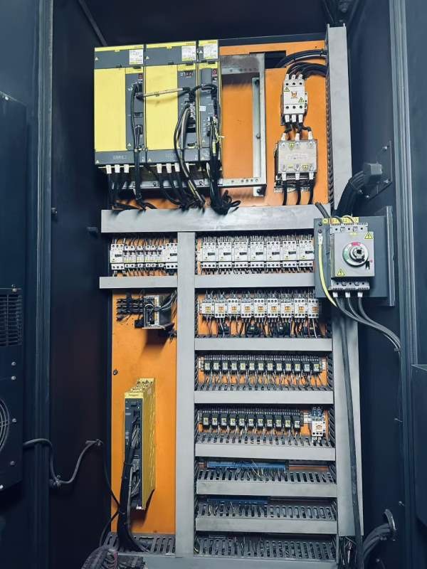 斗山545加工中心。链排，发那科系统，精度2丝，价格便.