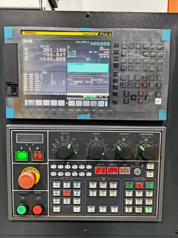 新到一台2021年南通乔威智能1160加工中心，发那科OI-M.