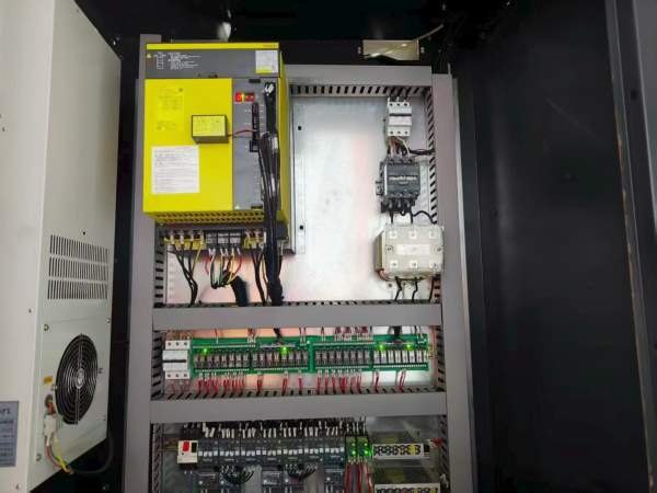 新到一台2021年南通乔威智能1160加工中心，发那科OI-M.