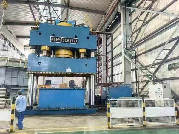 3000吨，拉伸液压机，在位出售，需要的朋友联系。