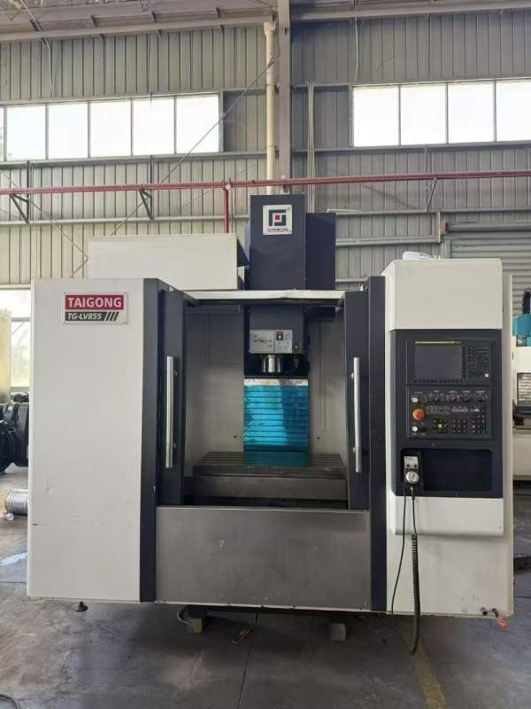 台功855数控铣床，价格便宜，发那科MFplus系统，主轴.