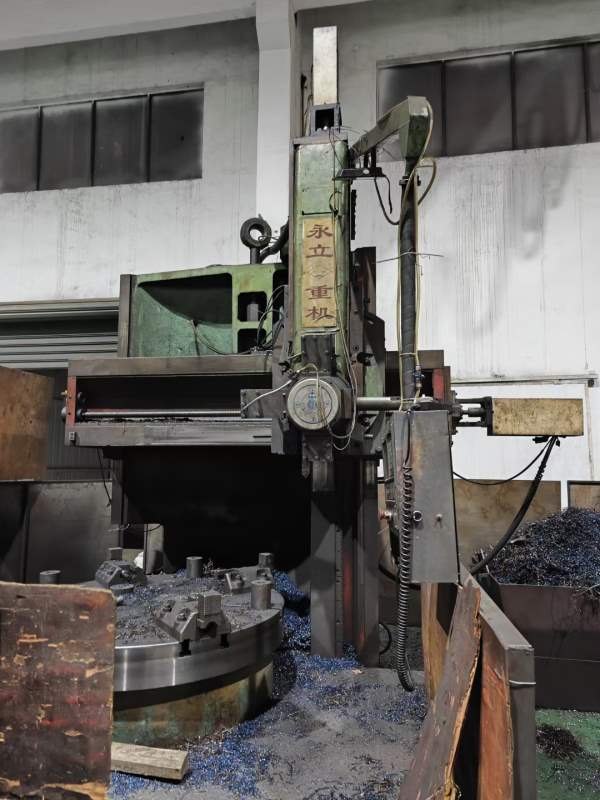 永立2数控立车，卡盘直径1米4多，加工高度1米2，广数.