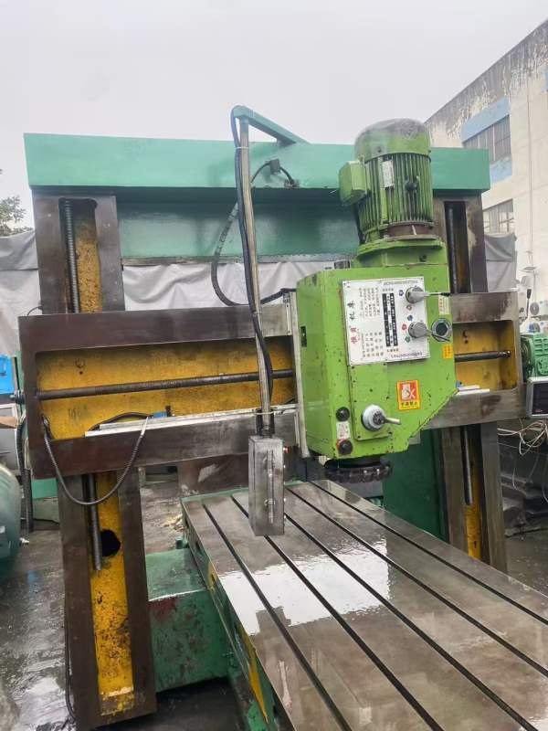 重型1.5米3米龙门铣床，台面13米，11KW铣头，带变频，.