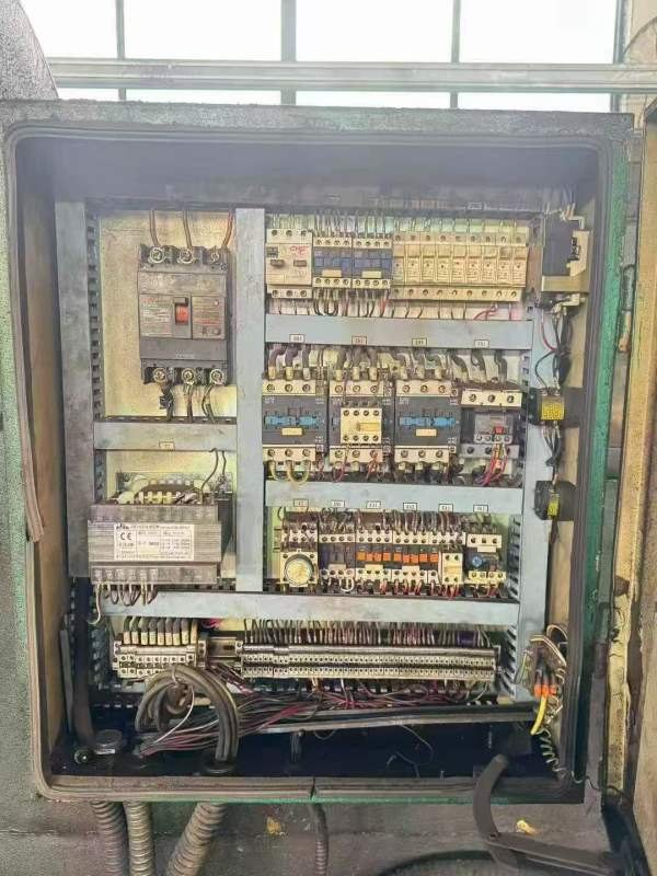 精品天水星火61160/8米车床，附件齐全，导轨970，要的.