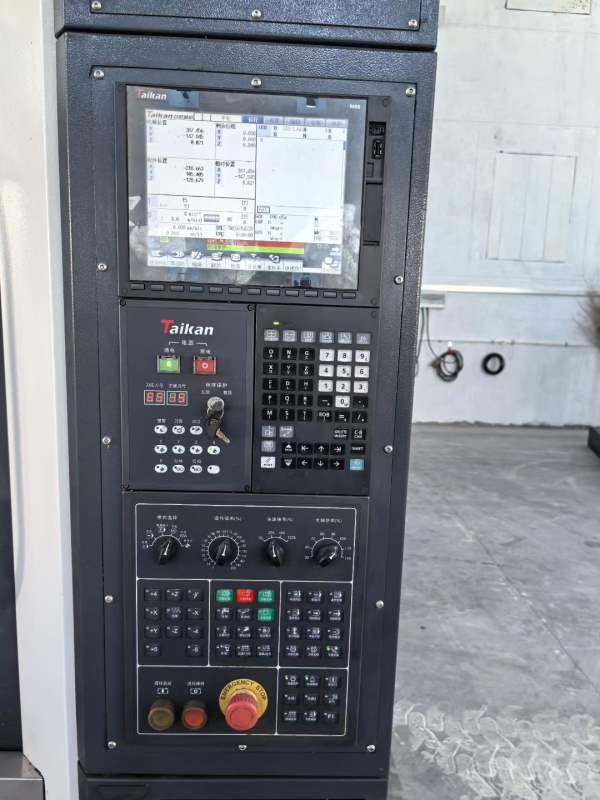 准新台群856s，三菱M80系统，主轴直连12000转，三轴线.