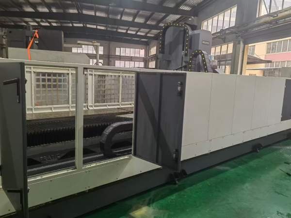 刚刚收到普拉迪6500型材加工中心，40主轴12000转，铸.