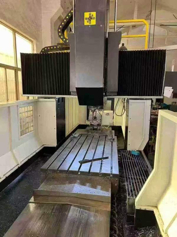 常州工厂刚买下华群2015龙门加工中心  后三天 价格特.