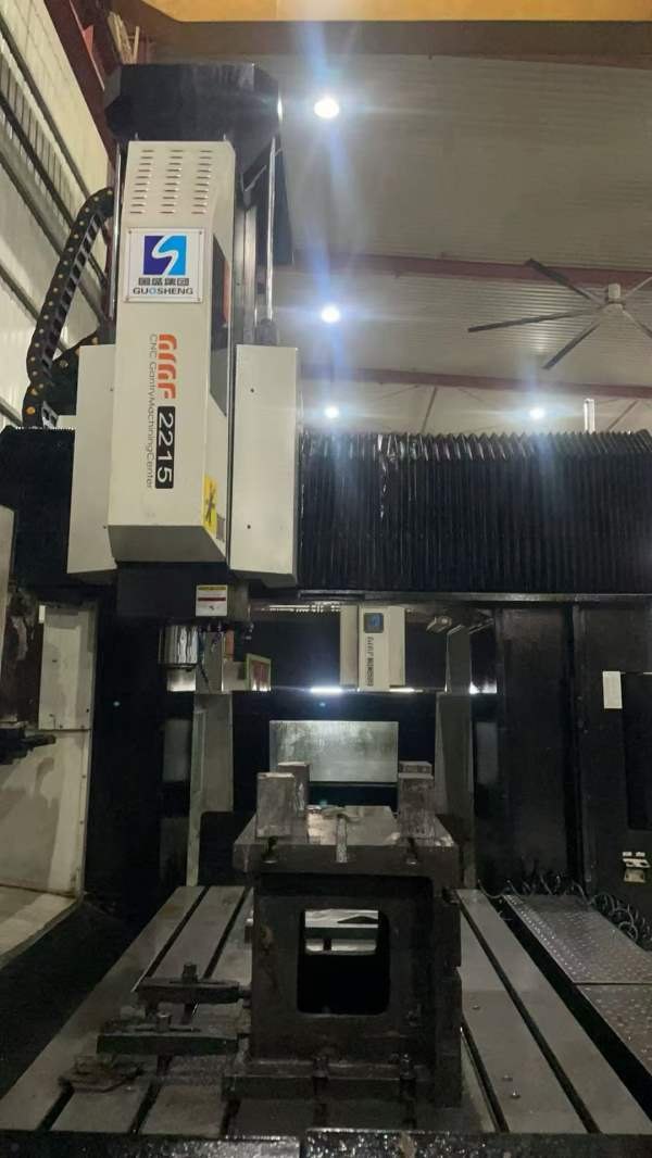 刚刚买下国盛2215 工作台1.3米2.2米，门宽1.55米，门.