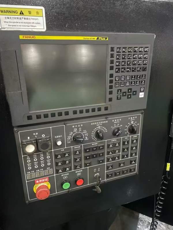 刚刚买下国盛2215 工作台1.3米2.2米，门宽1.55米，门.