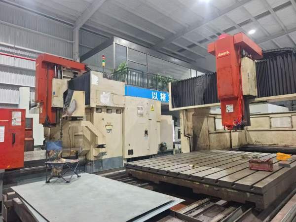 亚威3025龙门发那科系统，齿轮头门宽2700