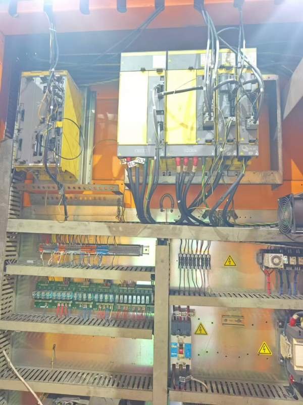 亚威3025龙门发那科系统，齿轮头门宽2700