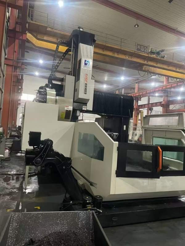 国盛2215。同款两台。工作台1.3米2.2米，门宽1.55米，.