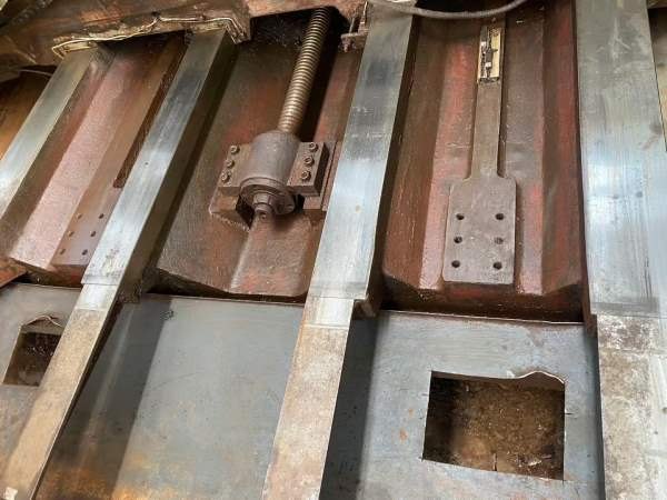 普什1890加工中心，三轴硬轨，bt50皮带主轴，导轨镜面.