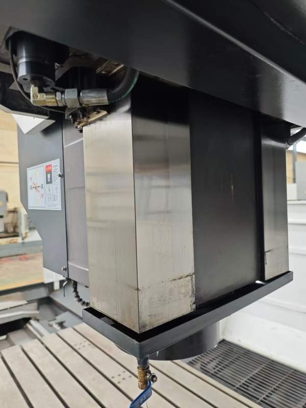 2024年台功4228重型龙门，两线一硬，BT50主轴，发那科.