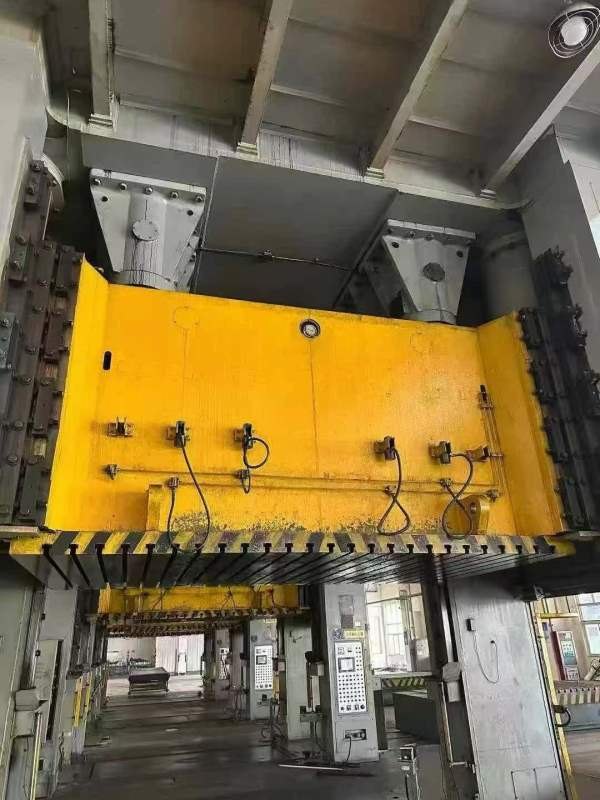 济南二机3360吨四点线：1300吨，800吨，630吨，630吨.