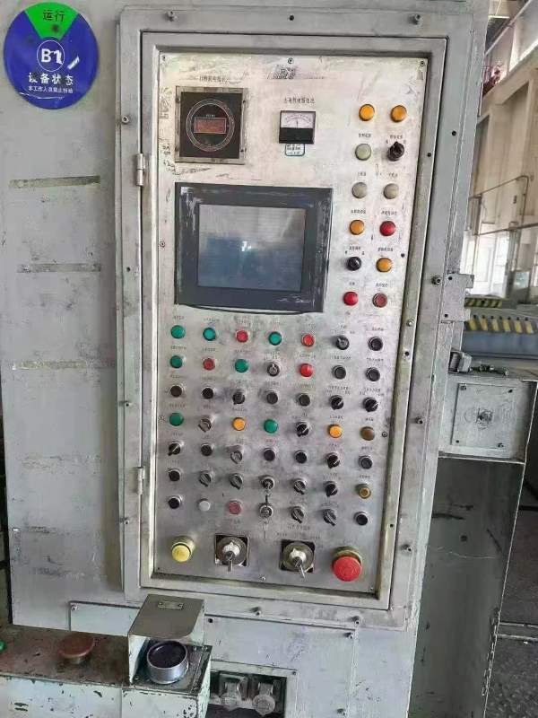 济南二机3360吨四点线：1300吨，800吨，630吨，630吨.