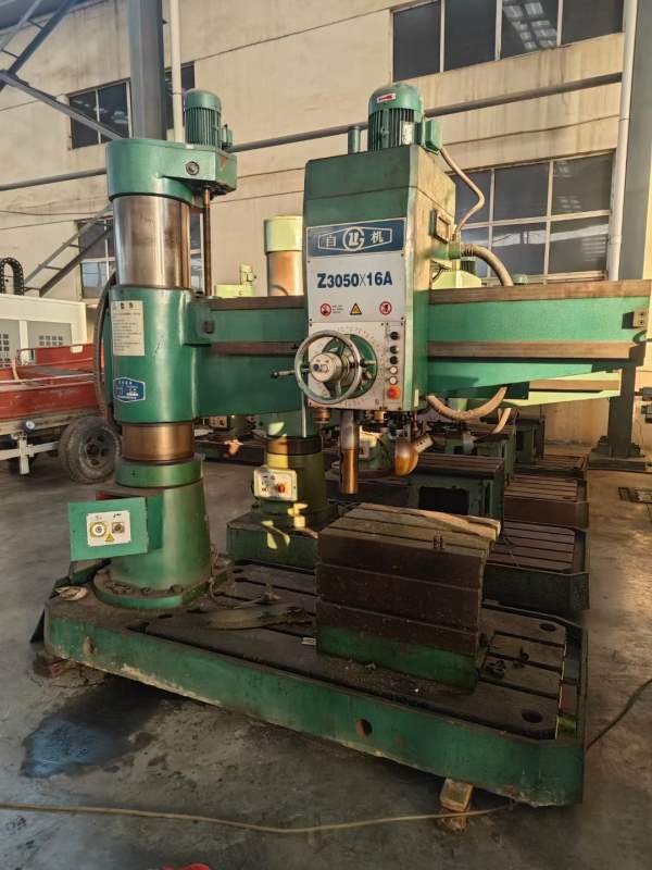 九成新自贡3050摇臂钻，机器少用，导轨非常好