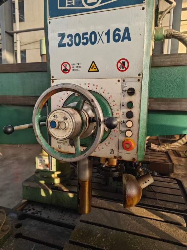 九成新自贡3050摇臂钻，机器少用，导轨非常好