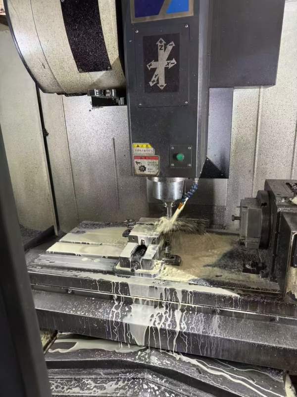 工厂在位出售国盛1060立加，发那科系统，24支刀，BT40.