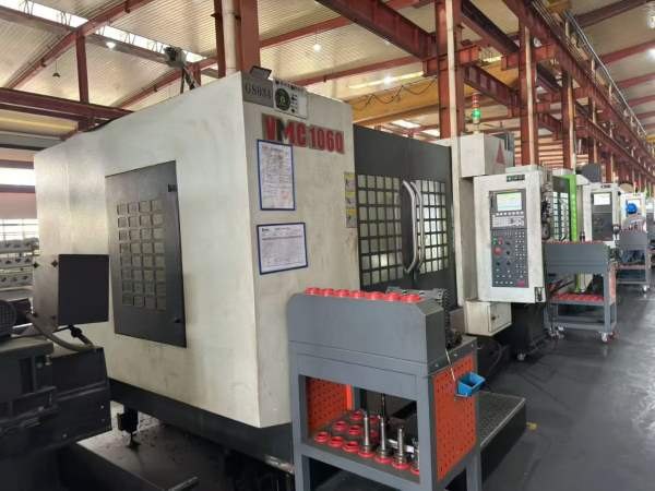 工厂在位出售国盛1060立加，发那科系统，24支刀，BT40.