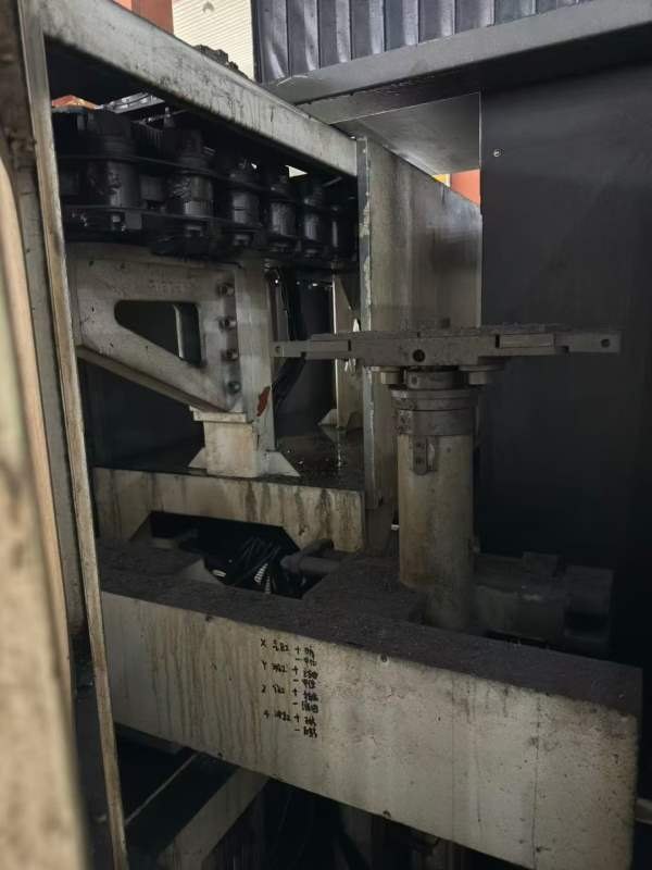 刚刚买下亚威6025龙门加工中心工作台2.4米6米，宽2.7.