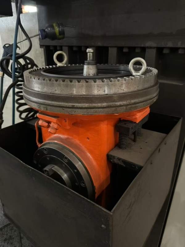 刚刚买下亚威6025龙门加工中心工作台2.4米6米，宽2.7.