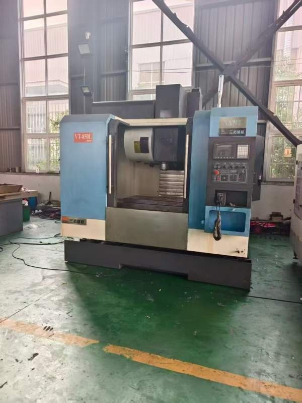 几万秒杀三拓850加工中心，同款两台，台湾新代21一MA.
